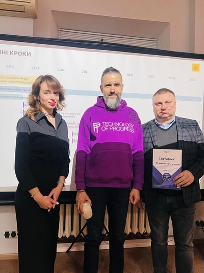 Представники «Агентства розвитку територій» отримали сертифікати під час заходу, організованого ГО «Технології прогресу», присвяченого прозорості, ефективності та громадському моніторингу процесів відбудови в Україні.